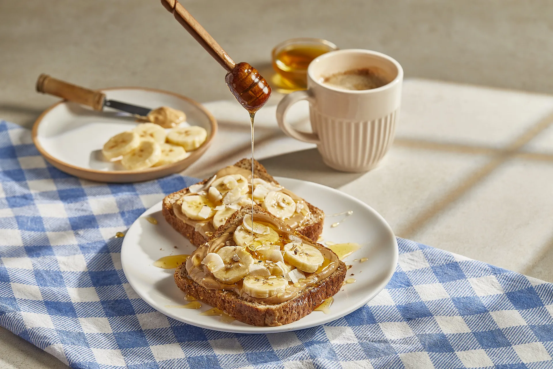 Tosta de banana com manteiga de amendoim e mel