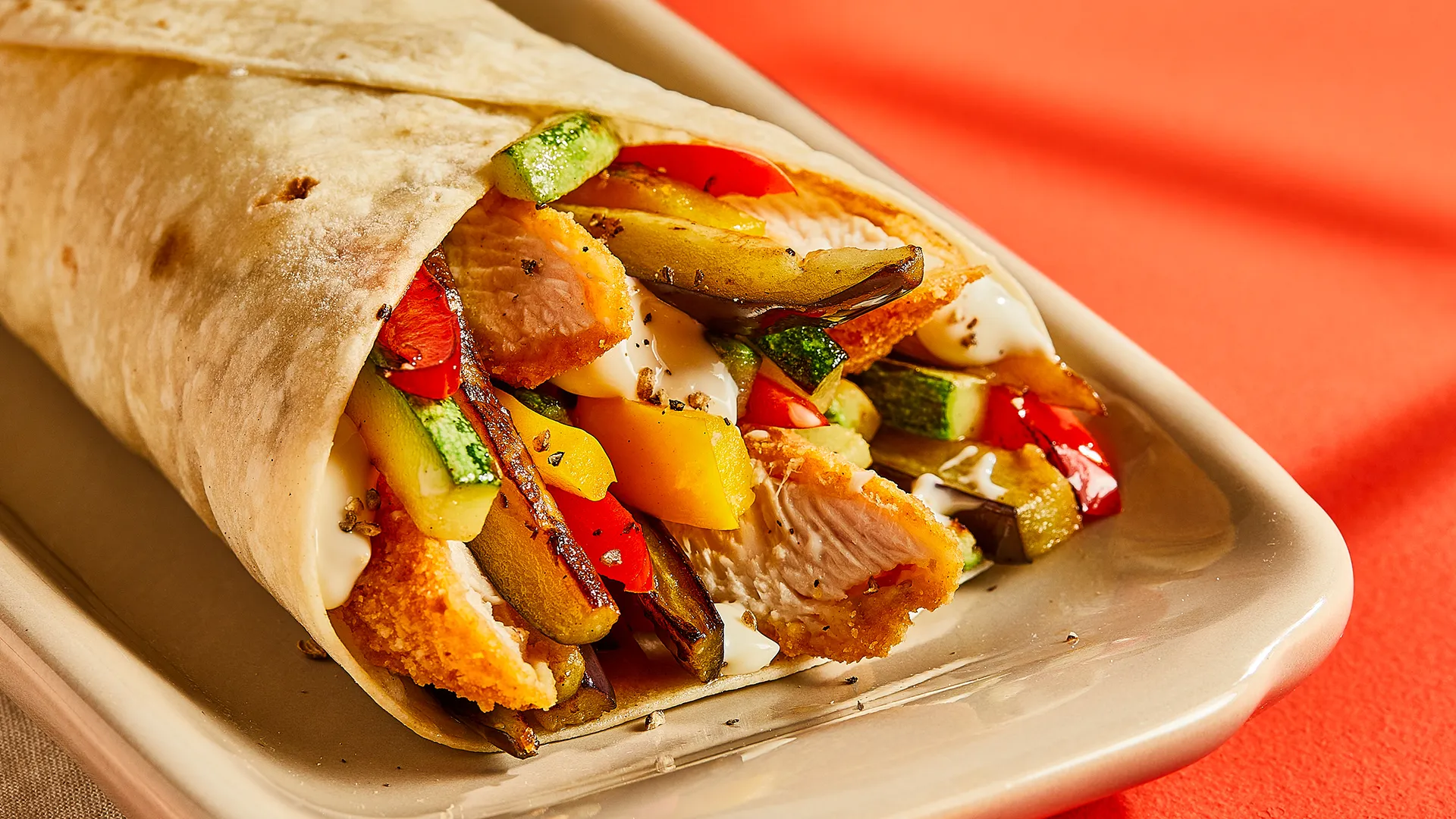 Wrap de frango panado com vegetais